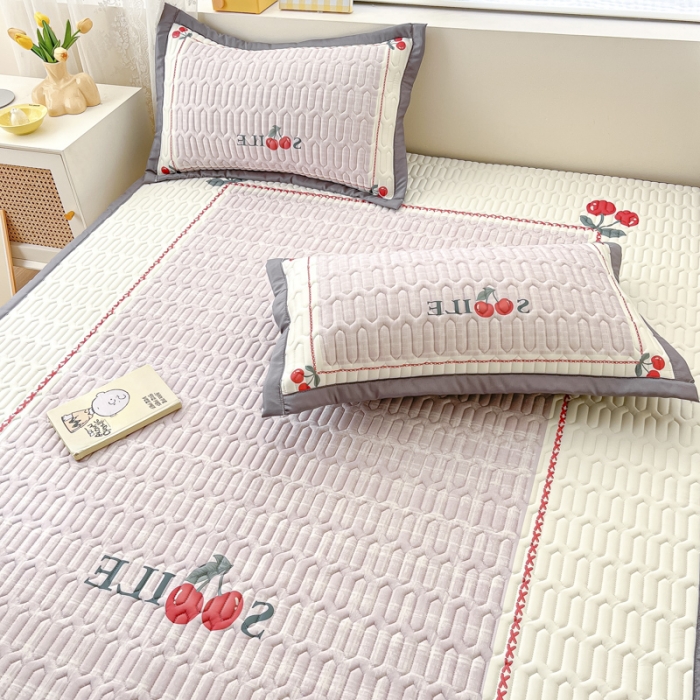 91家纺网 家纺一手货源 找家纺 慕澄 2023新款大版宽边小清新乳胶凉席系列 宽边-樱桃物语