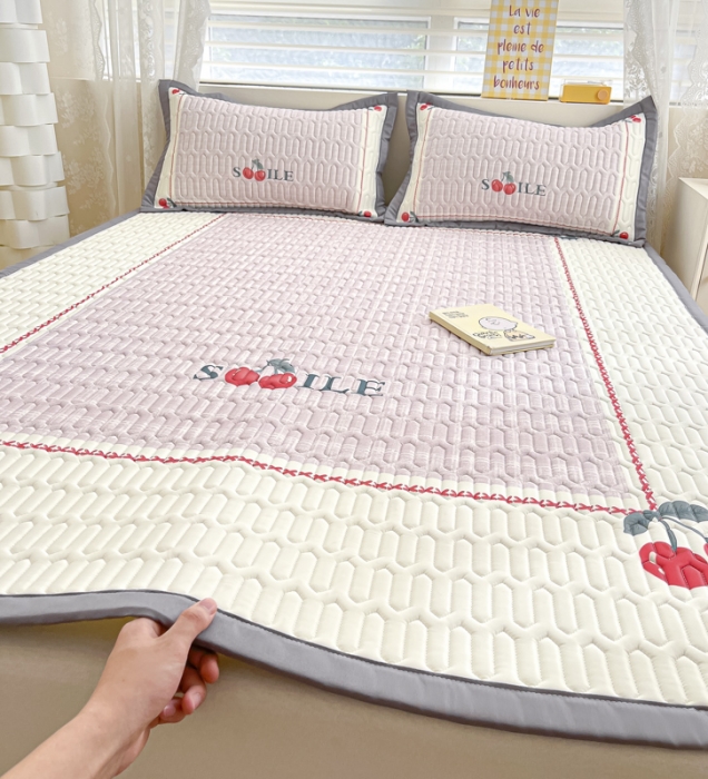 91家纺网 家纺一手货源 找家纺 慕澄 2023新款大版宽边小清新乳胶凉席系列 宽边-樱桃物语