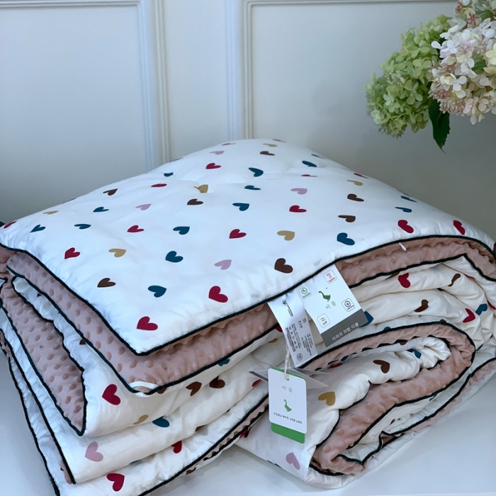 91家纺网 家纺一手货源 找家纺 汇庭 2023新款双人豆豆被 爱心粉