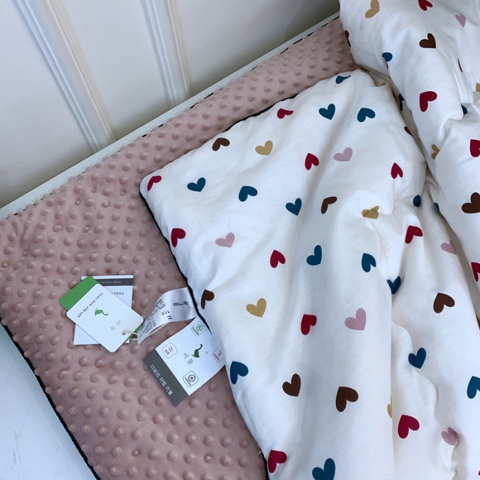 91家纺网 家纺一手货源 找家纺 汇庭 2023新款双人豆豆被 爱心粉