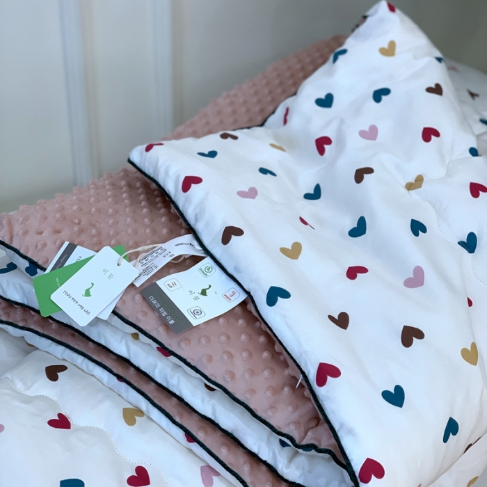 91家纺网 家纺一手货源 找家纺 汇庭 2023新款双人豆豆被 爱心粉