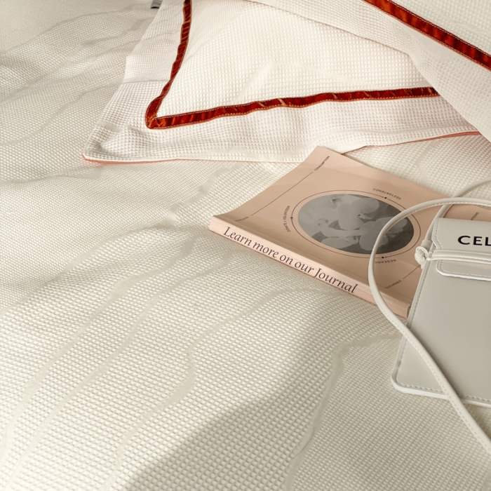 91家纺网 家纺一手货源 找家纺 玛奇朵2023新品60支华夫格大提花- 艾维斯诺系列四件套艾维斯诺-白