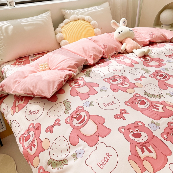 91家纺网 家纺一手货源 找家纺 绵庭 2023新款 全棉印花被套 快乐草莓熊