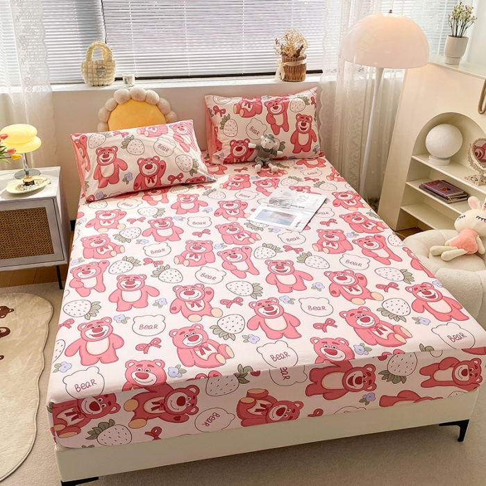 91家纺网 家纺一手货源 找家纺 绵庭 2023新款 全棉印花床笠 快乐草莓熊