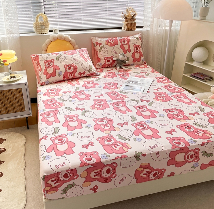 91家纺网 家纺一手货源 找家纺 绵庭 2023新款 全棉印花床笠 快乐草莓熊