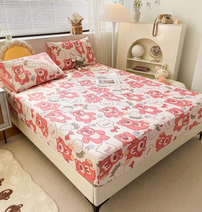 91家纺网 家纺一手货源 找家纺 绵庭 2023新款 全棉印花床笠 快乐草莓熊