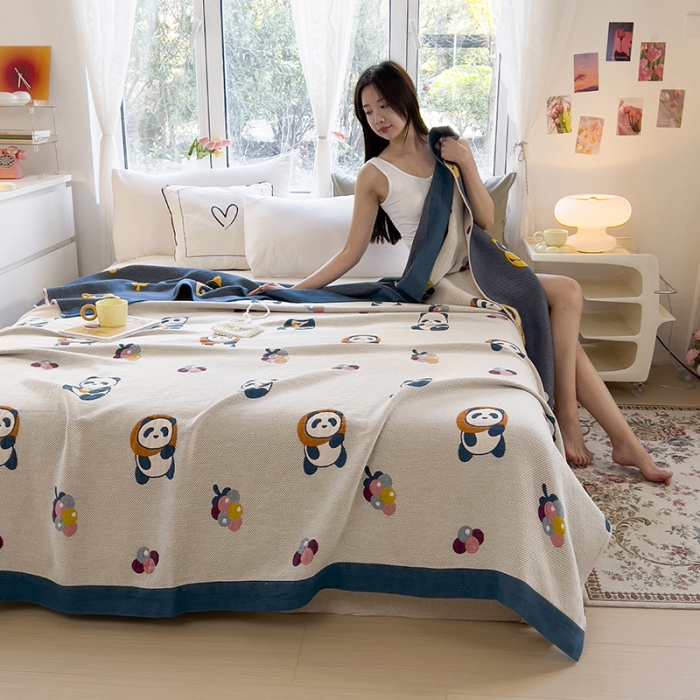 91家纺网 家纺一手货源 找家纺 棠薇四层全棉宽边一体纱布盖毯夏被夏凉被空调被床单床盖 熊猫