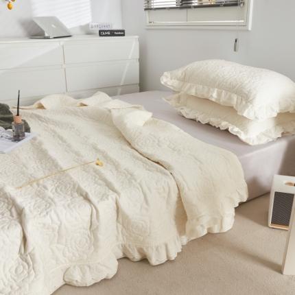 91家纺网 家纺一手货源 找家纺 上喜 热卖砂洗砂染全棉玫瑰花床盖 白色