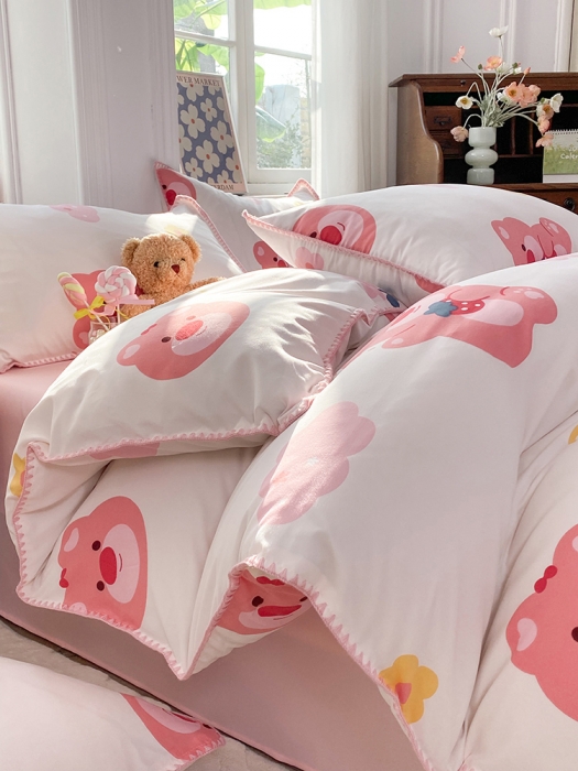 91家纺网 家纺一手货源 找家纺 妖妖家纺 2023印花水洗双层纱贝克绣四件套 粉熊宝