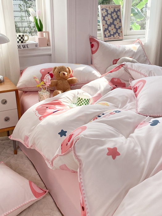 91家纺网 家纺一手货源 找家纺 妖妖家纺 2023印花水洗双层纱贝克绣四件套 粉熊宝