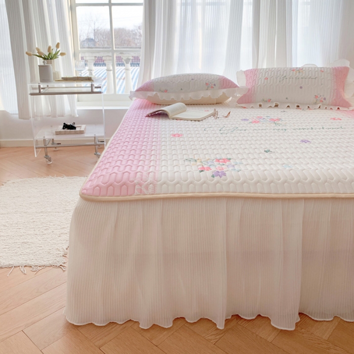 91家纺网 家纺一手货源 找家纺 慕澄 2023新款大版雪纺床裙款乳胶凉席系列 床裙款-粉色心情