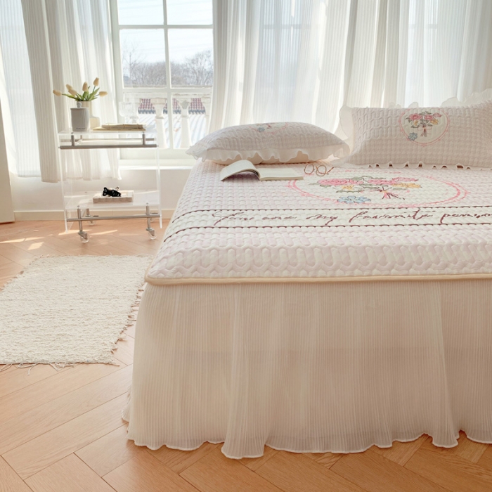 91家纺网 家纺一手货源 找家纺 慕澄 2023新款大版雪纺床裙款乳胶凉席系列 床裙款-花季