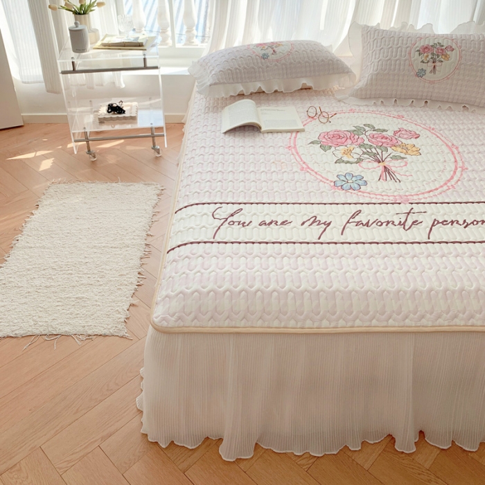 91家纺网 家纺一手货源 找家纺 慕澄 2023新款大版雪纺床裙款乳胶凉席系列 床裙款-花季