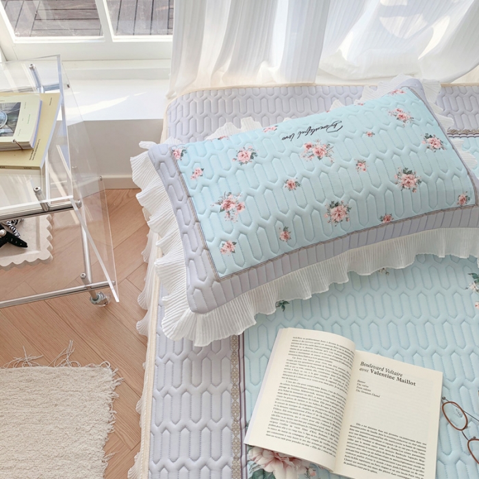 91家纺网 家纺一手货源 找家纺 慕澄 2023新款大版雪纺床裙款乳胶凉席系列 床裙款-浪漫花开