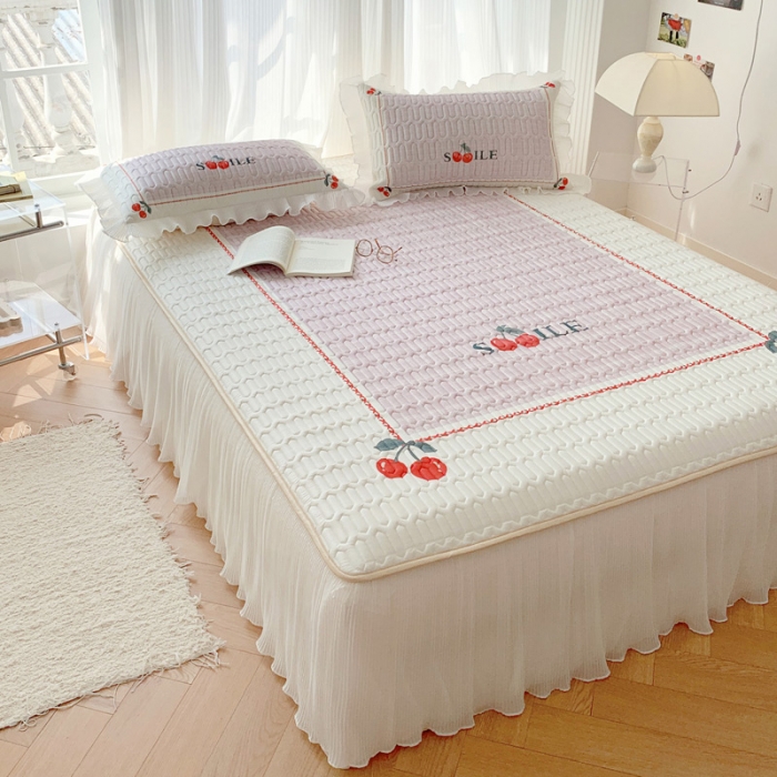 91家纺网 家纺一手货源 找家纺 慕澄 2023新款大版雪纺床裙款乳胶凉席系列 床裙款-樱桃物语