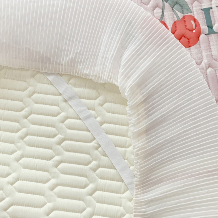 91家纺网 家纺一手货源 找家纺 慕澄 2023新款大版雪纺床裙款乳胶凉席系列 床裙款-樱桃物语