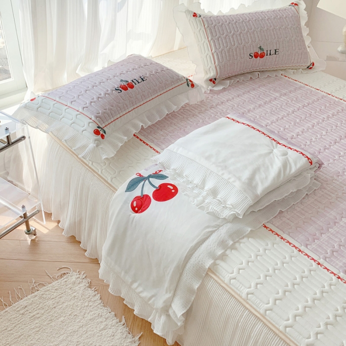 91家纺网 家纺一手货源 找家纺 慕澄 2023新款大版雪纺床裙款乳胶凉席系列 床裙款-樱桃物语