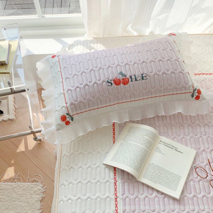 91家纺网 家纺一手货源 找家纺 慕澄 2023新款大版雪纺床裙款乳胶凉席系列 床裙款-樱桃物语