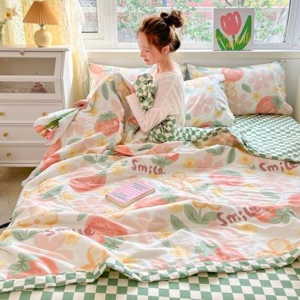 91家纺网 家纺一手货源 找家纺 格子铺 2023新款全棉印花系列棉花夏被 笑脸草莓