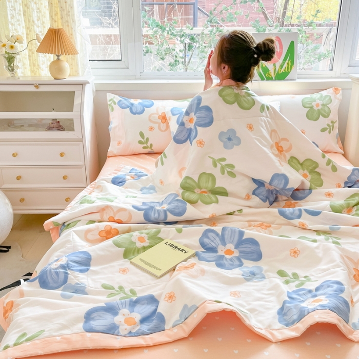 91家纺网 家纺一手货源 找家纺 格子铺 2023新款全棉印花系列棉花夏被 海盐白茶