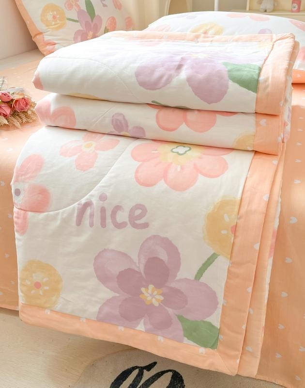 91家纺网 家纺一手货源 找家纺 格子铺 2023新款全棉印花系列棉花夏被 花蜜草莓