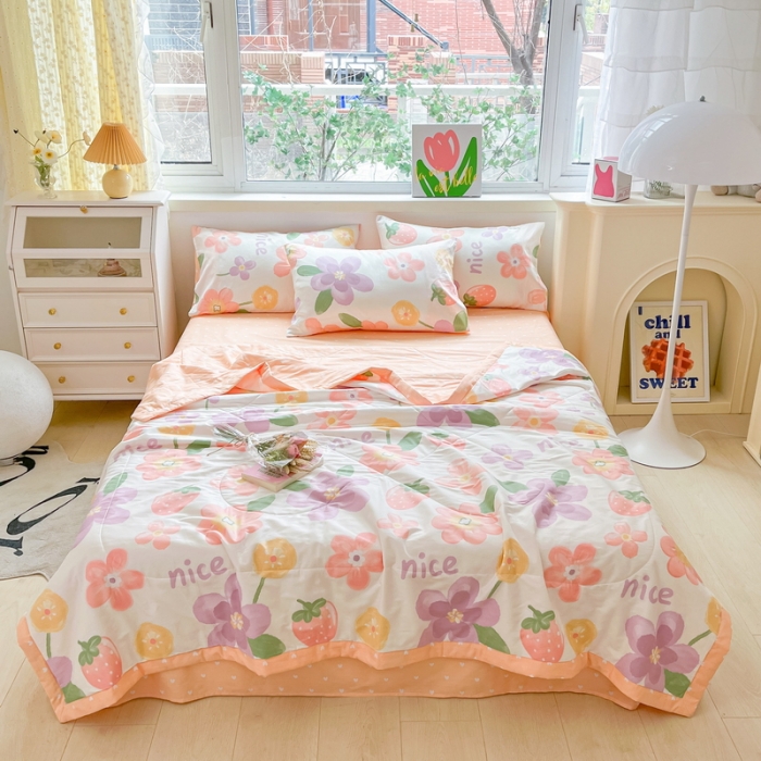 91家纺网 家纺一手货源 找家纺 格子铺 2023新款全棉印花系列棉花夏被 花蜜草莓