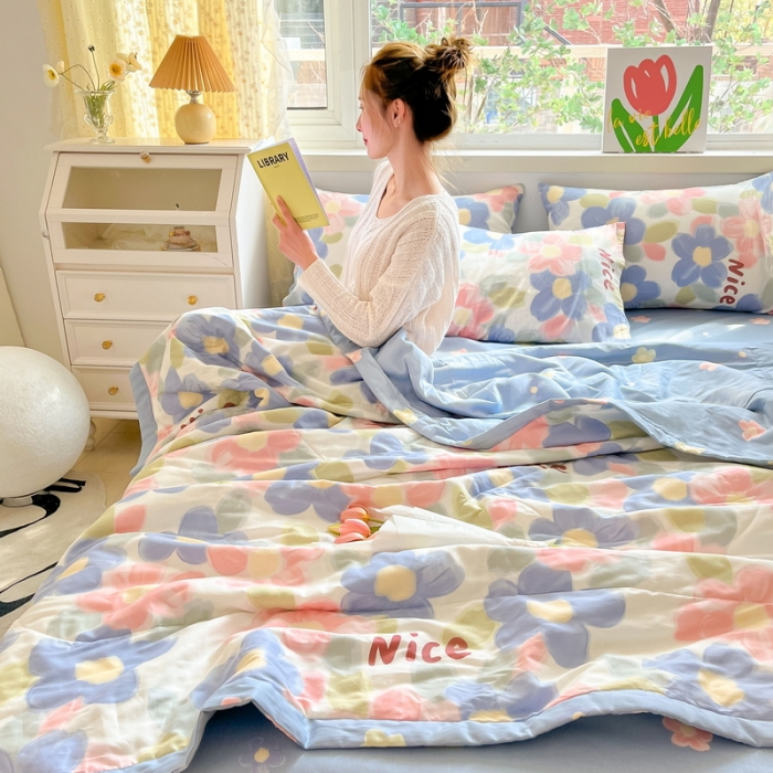 91家纺网 家纺一手货源 找家纺 格子铺 2023新款全棉印花系列棉花夏被 蓝海晨光