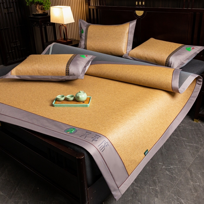 91家纺网 家纺一手货源 找家纺 简一家纺  2024新款艾草冰藤席艾草凉席 配皮革手提包装 黄藤