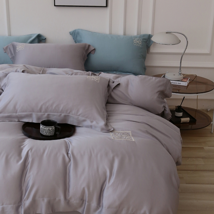 91家纺网 家纺一手货源 找家纺 榻尚家居 2023新款80纯色天丝简约绣花四件套-清欢 轻灰