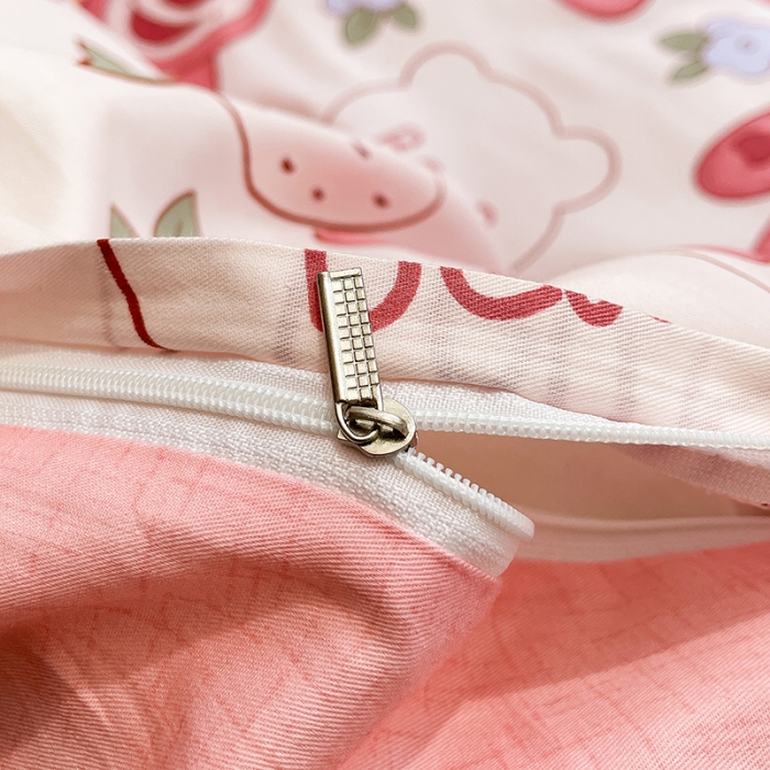 91家纺网 家纺一手货源 找家纺 绵庭 2023新款12868全棉ins小清新印花四件套 快乐草莓熊