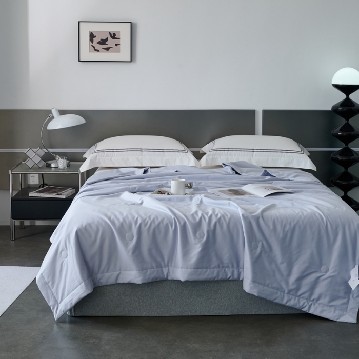 91家纺网 家纺一手货源 找家纺 榻尚 2023新款100支贡缎长绒棉超柔夏被空调被子被芯 天青色