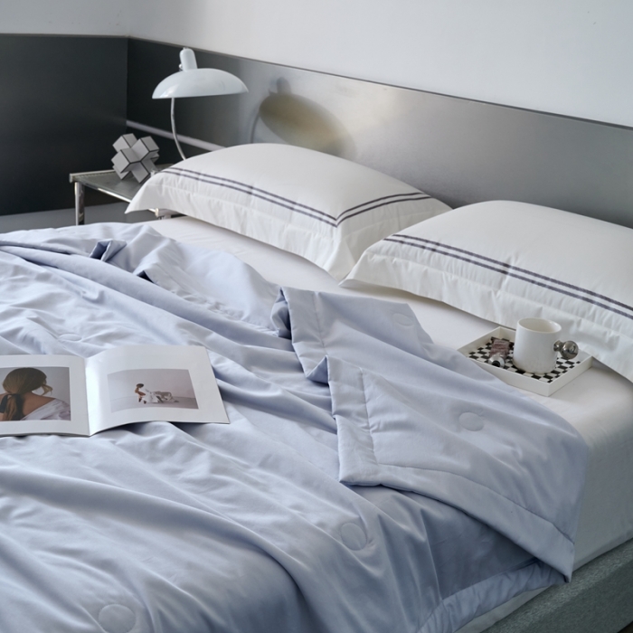 91家纺网 家纺一手货源 找家纺 榻尚 2023新款100支贡缎长绒棉超柔夏被空调被子被芯 天青色