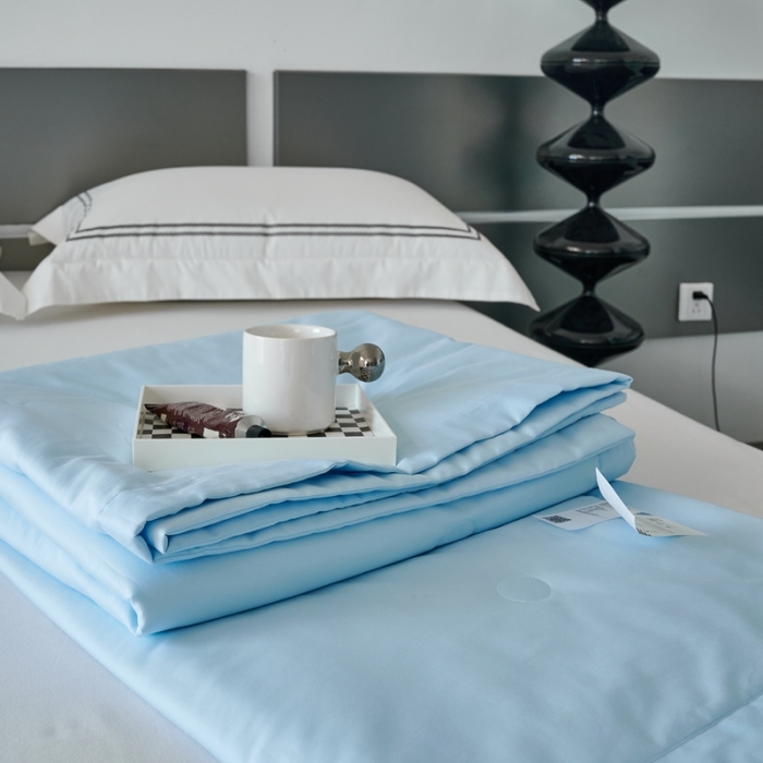 91家纺网 家纺一手货源 找家纺 榻尚 2023新款100支贡缎长绒棉超柔夏被空调被子被芯 天真蓝