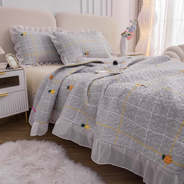 91家纺网 家纺一手货源 找家纺 梓依 2023新款 亲肤夹棉床盖系列 方格菠萝