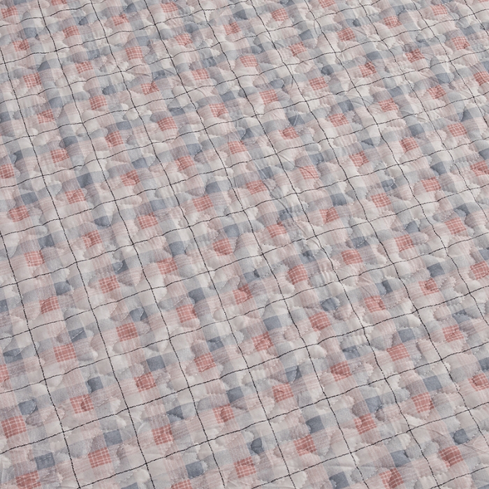 91家纺网 家纺一手货源 找家纺 梓依 2023新款 亲肤夹棉床盖系列 粉灰格