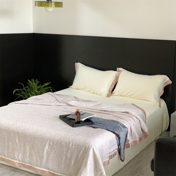 91家纺网 家纺一手货源 找家纺 汇庭 2023新款 雅丝系列夏被豹纹粉