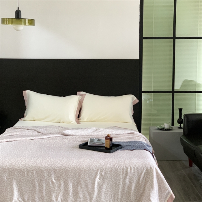 91家纺网 家纺一手货源 找家纺 汇庭 2023新款 雅丝系列夏被豹纹粉