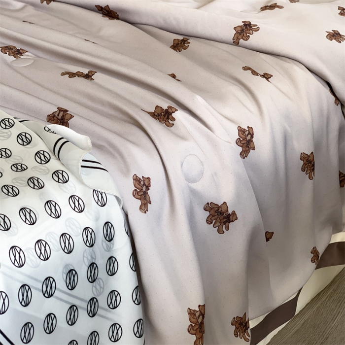 91家纺网 家纺一手货源 找家纺 汇庭 2023新款 雅丝系列夏被波特熊白