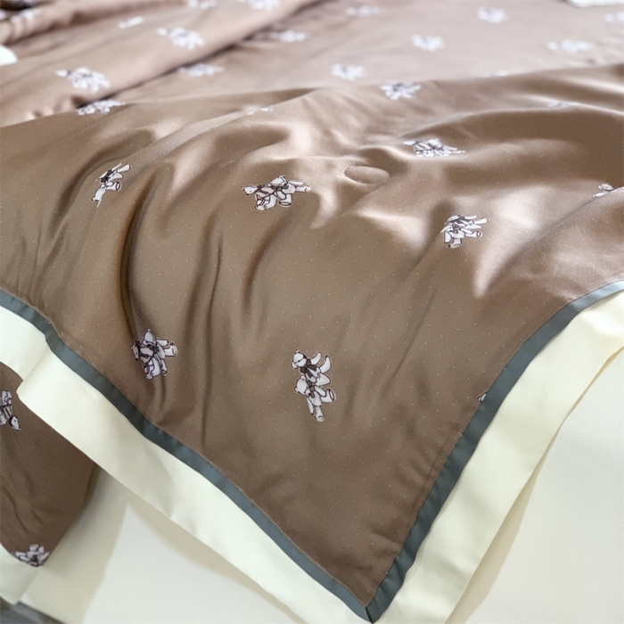 91家纺网 家纺一手货源 找家纺 汇庭 2023新款 雅丝系列夏被波特熊咖