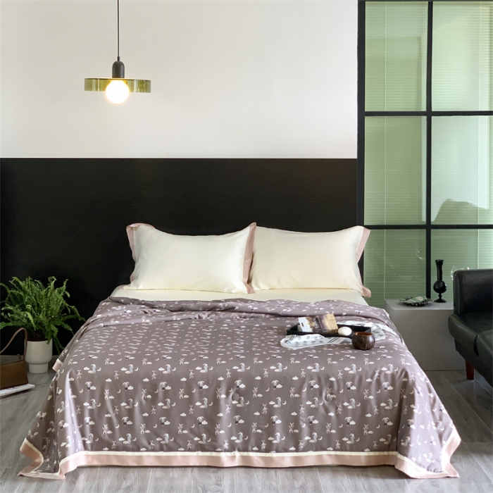 91家纺网 家纺一手货源 找家纺 汇庭 2023新款 雅丝系列夏被梦游兔