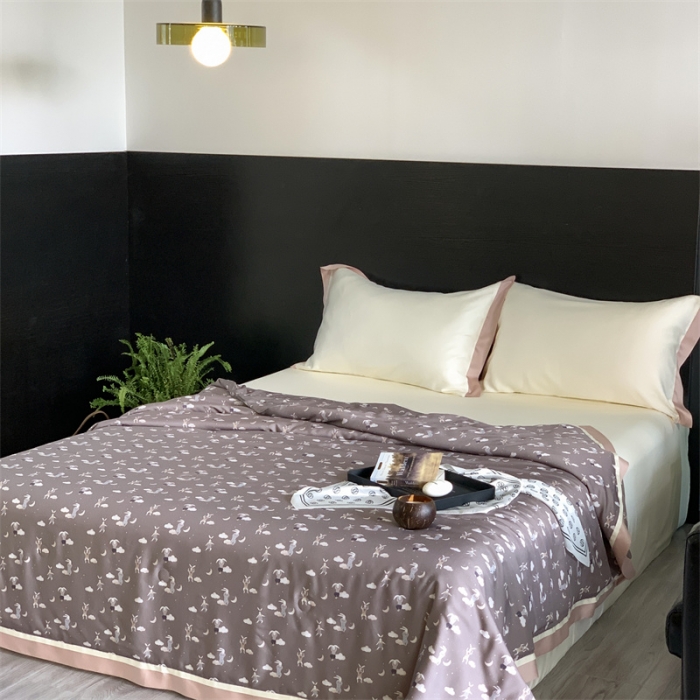 91家纺网 家纺一手货源 找家纺 汇庭 2023新款 雅丝系列夏被梦游兔