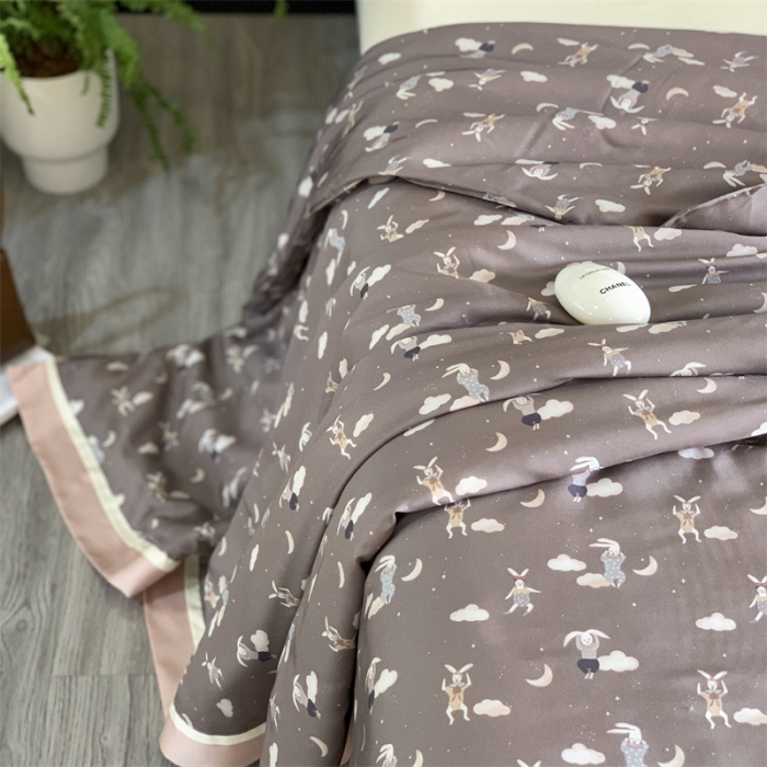 91家纺网 家纺一手货源 找家纺 汇庭 2023新款 雅丝系列夏被梦游兔