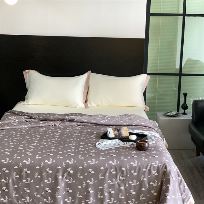 91家纺网 家纺一手货源 找家纺 汇庭 2023新款 雅丝系列夏被梦游兔