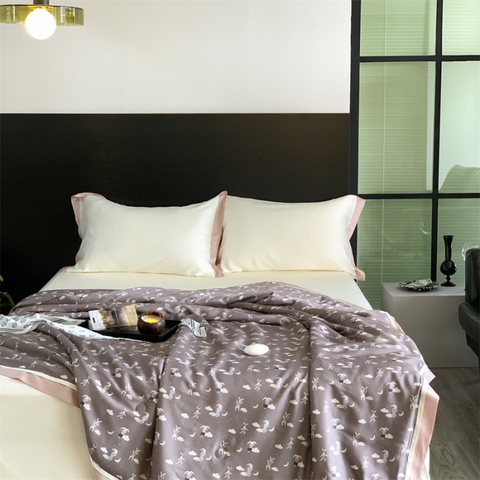 91家纺网 家纺一手货源 找家纺 汇庭 2023新款 雅丝系列夏被梦游兔