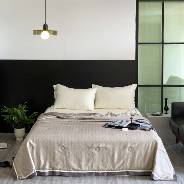 91家纺网 家纺一手货源 找家纺 汇庭 2023新款 雅丝系列夏被佩古斯咖