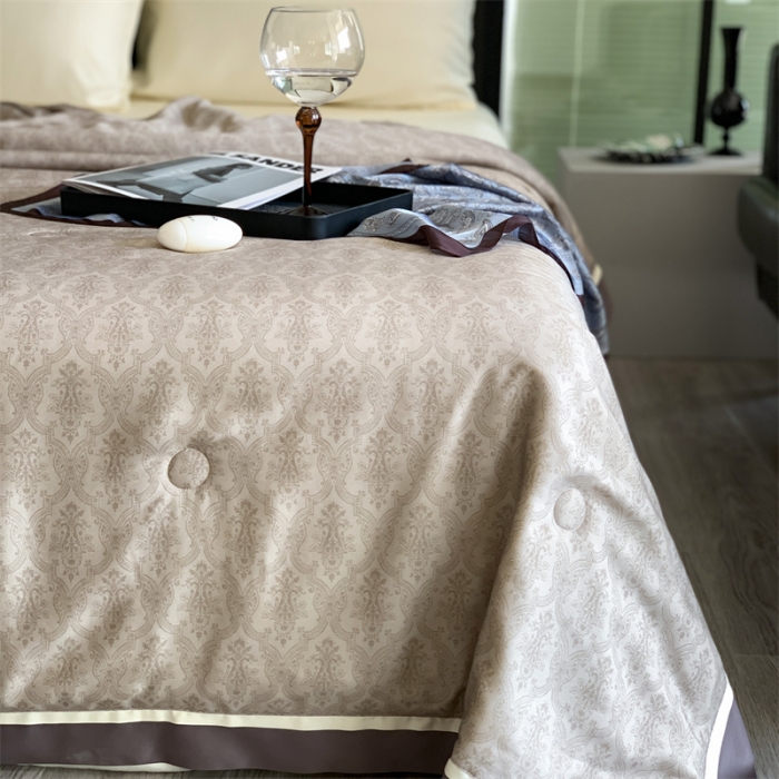 91家纺网 家纺一手货源 找家纺 汇庭 2023新款 雅丝系列夏被佩古斯咖