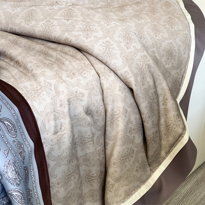 91家纺网 家纺一手货源 找家纺 汇庭 2023新款 雅丝系列夏被佩古斯咖