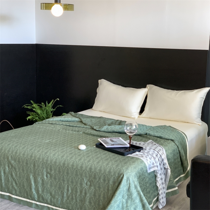 91家纺网 家纺一手货源 找家纺 汇庭 2023新款 雅丝系列夏被佩古斯绿