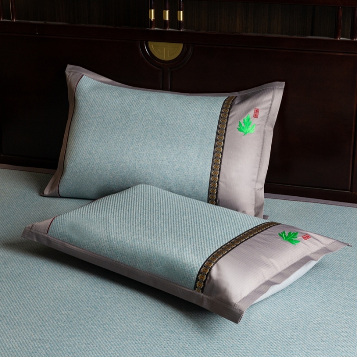 91家纺网 家纺一手货源 找家纺 （总）简一家纺  2024新款艾草冰藤席艾草凉席 配皮革手提包装