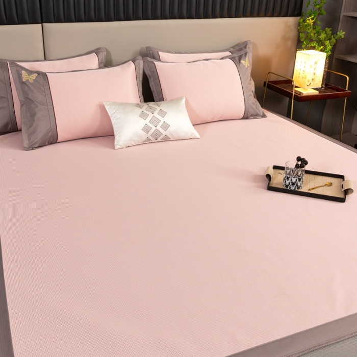 91家纺网 家纺一手货源 找家纺 简一2024新款小千鸟格蝶恋花系列抗菌凉席床笠款-蝶恋花抗菌席-粉色